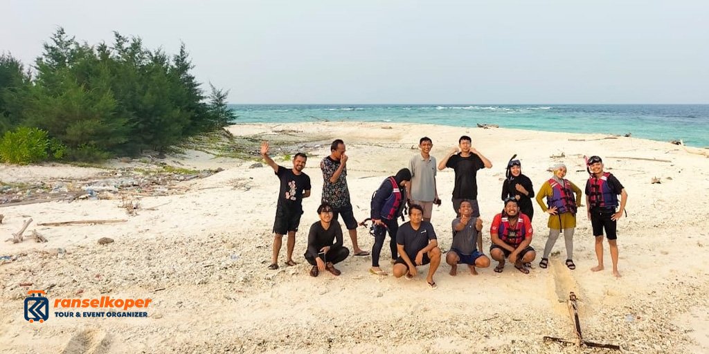 Pakt wisata island tour bersama tim Anda. Nikmati layanan nyaman dari Ranselkoper.